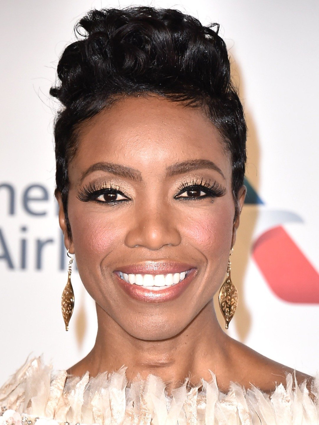 How tall is Heather Headley?